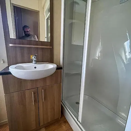 Lovely Caravan With Decking At Cherry Tree Holiday Park In Norfolk Ref 70528C Great Yarmouth Exterior photo