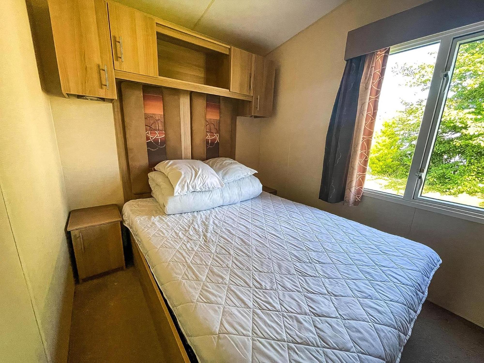 Campsite Lovely Caravan With Decking At Cherry Tree In Norfolk Ref 70528c