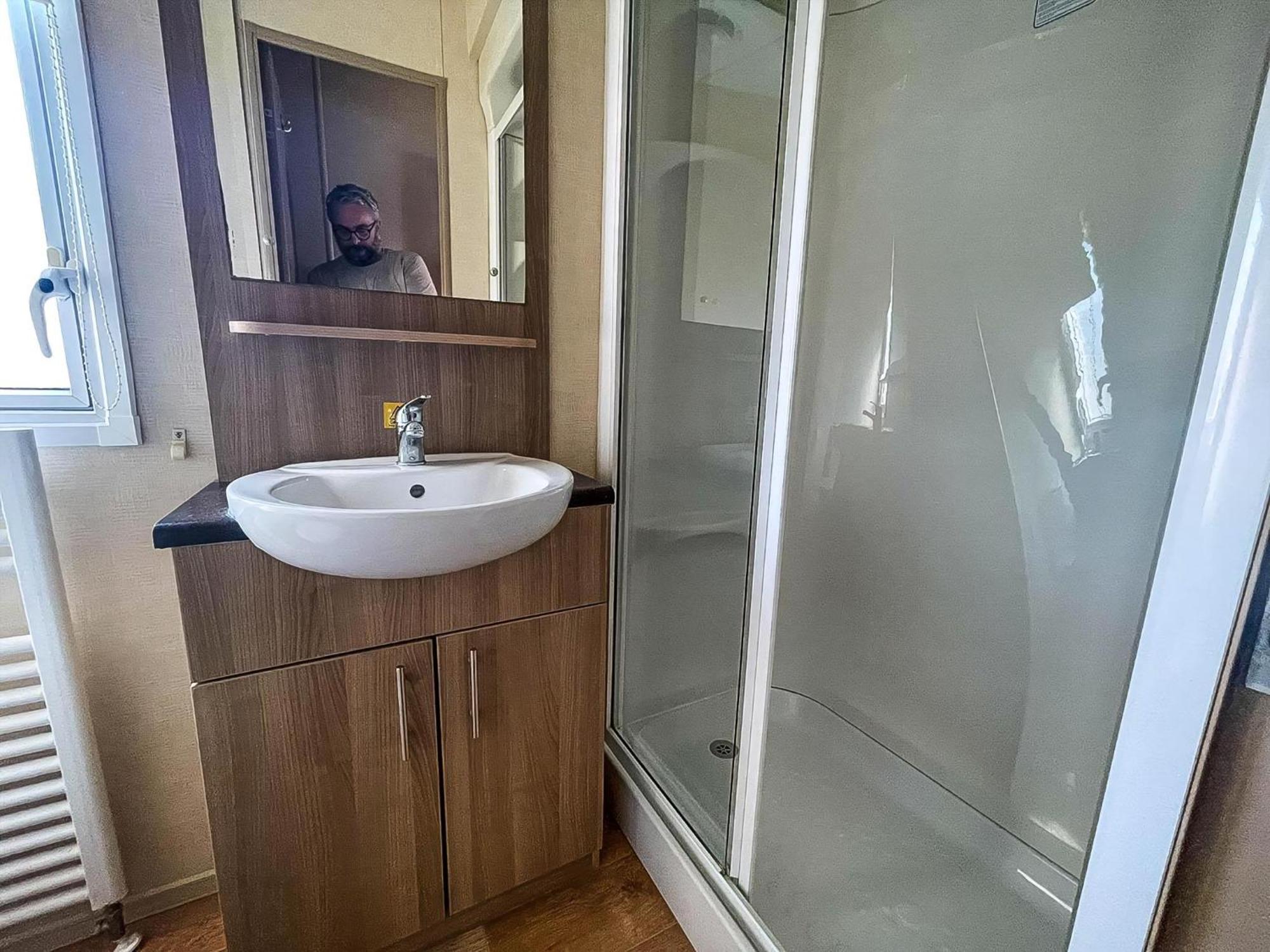 Campsite Lovely Caravan With Decking At Cherry Tree In Norfolk Ref 70528c Great Yarmouth