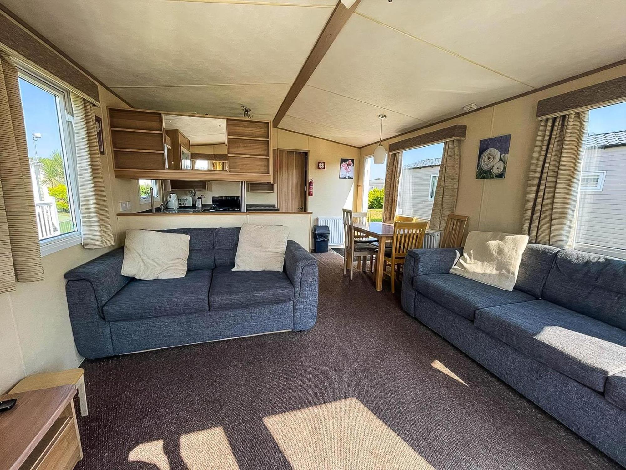 Lovely Caravan With Decking At Cherry Tree In Norfolk Ref 70528c Great Yarmouth