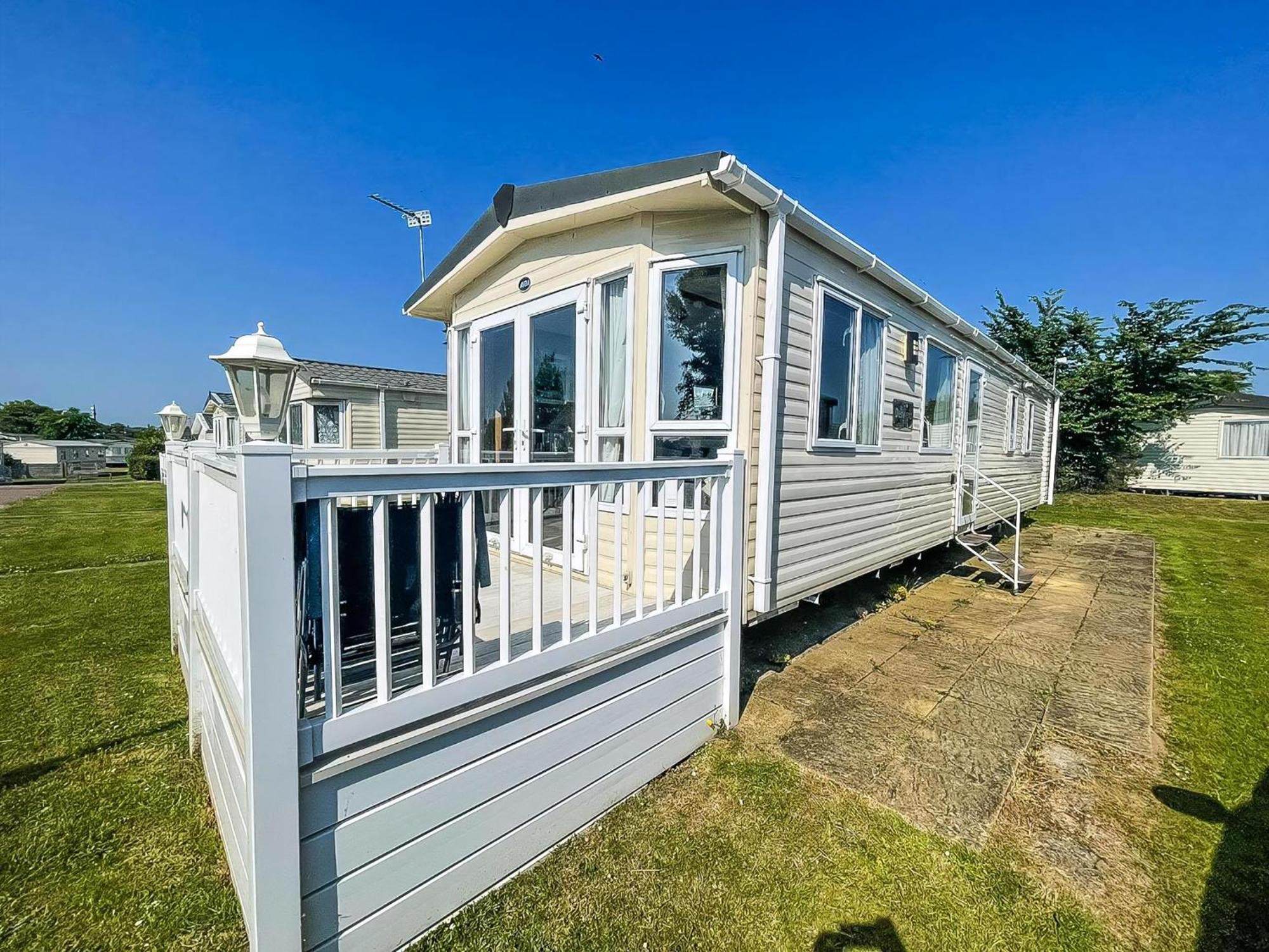 Campsite Lovely Caravan With Decking At Cherry Tree In Norfolk Ref 70528c *