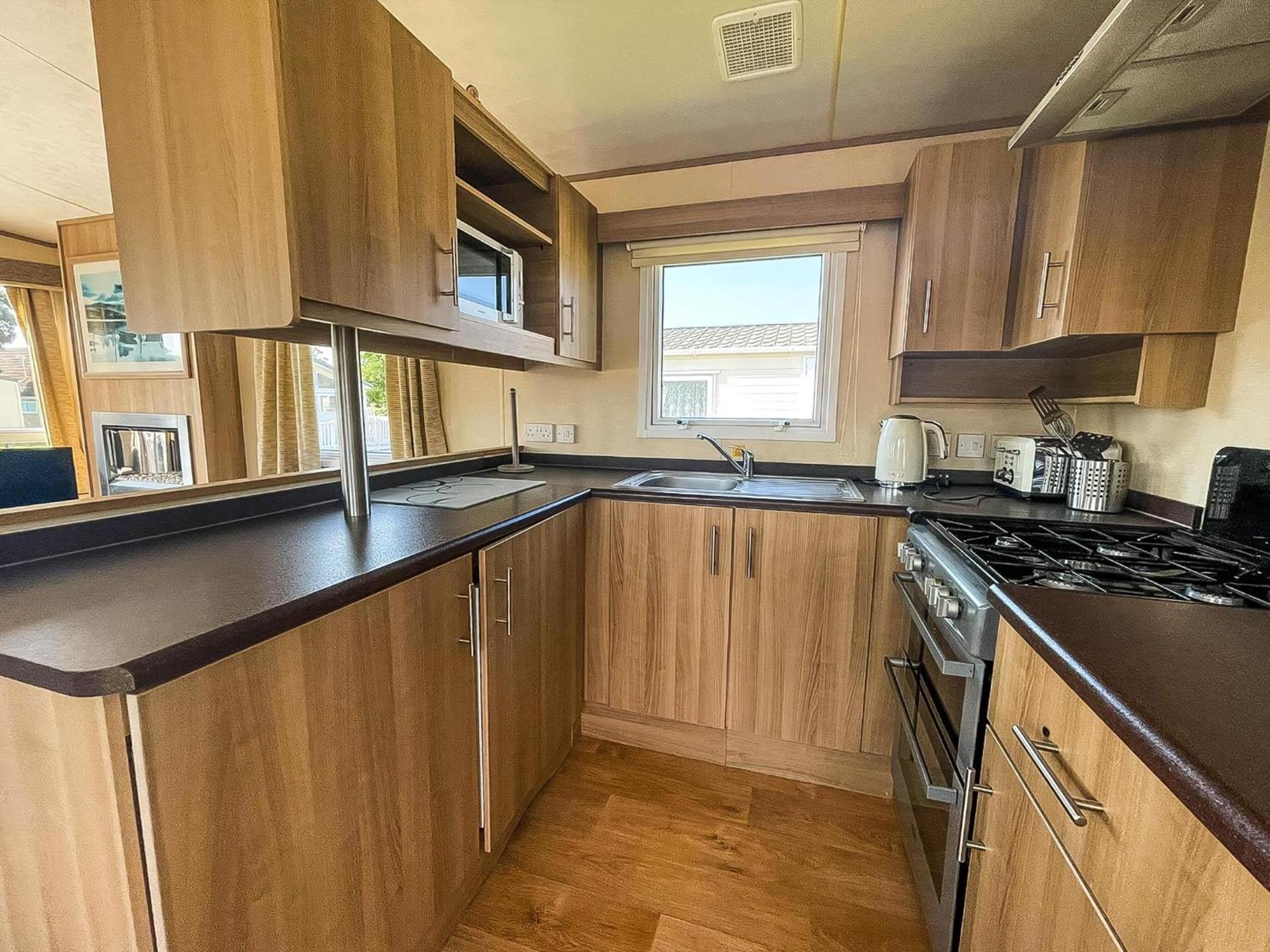 Lovely Caravan With Decking At Cherry Tree In Norfolk Ref 70528c